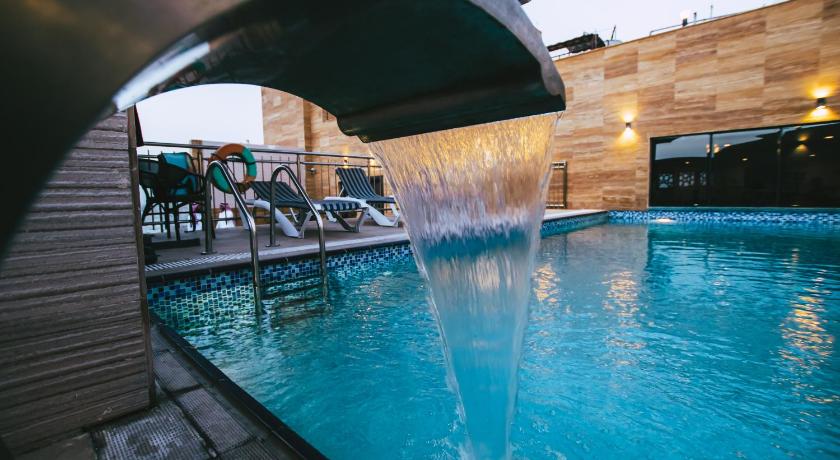 Iridium 70 Hotel Main image 2